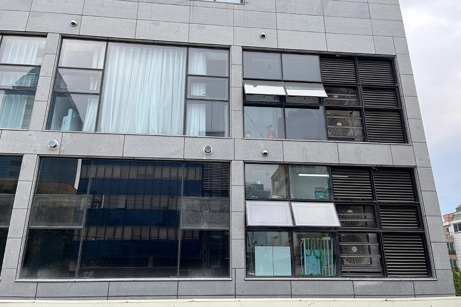 필름 시공 전 반려동물 케어센터 통유리