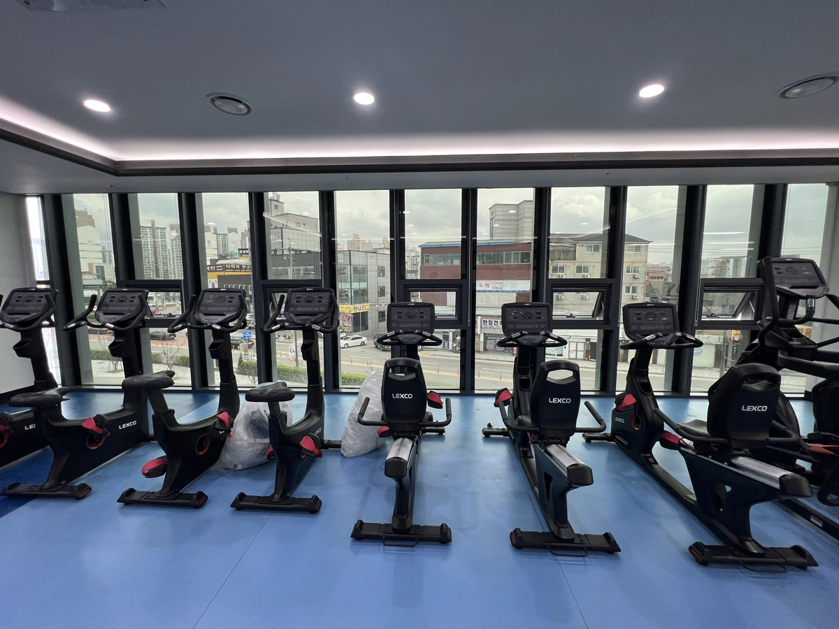 오산 오색문화센터 헬스장 창문 썬팅필름 시공 후 실내